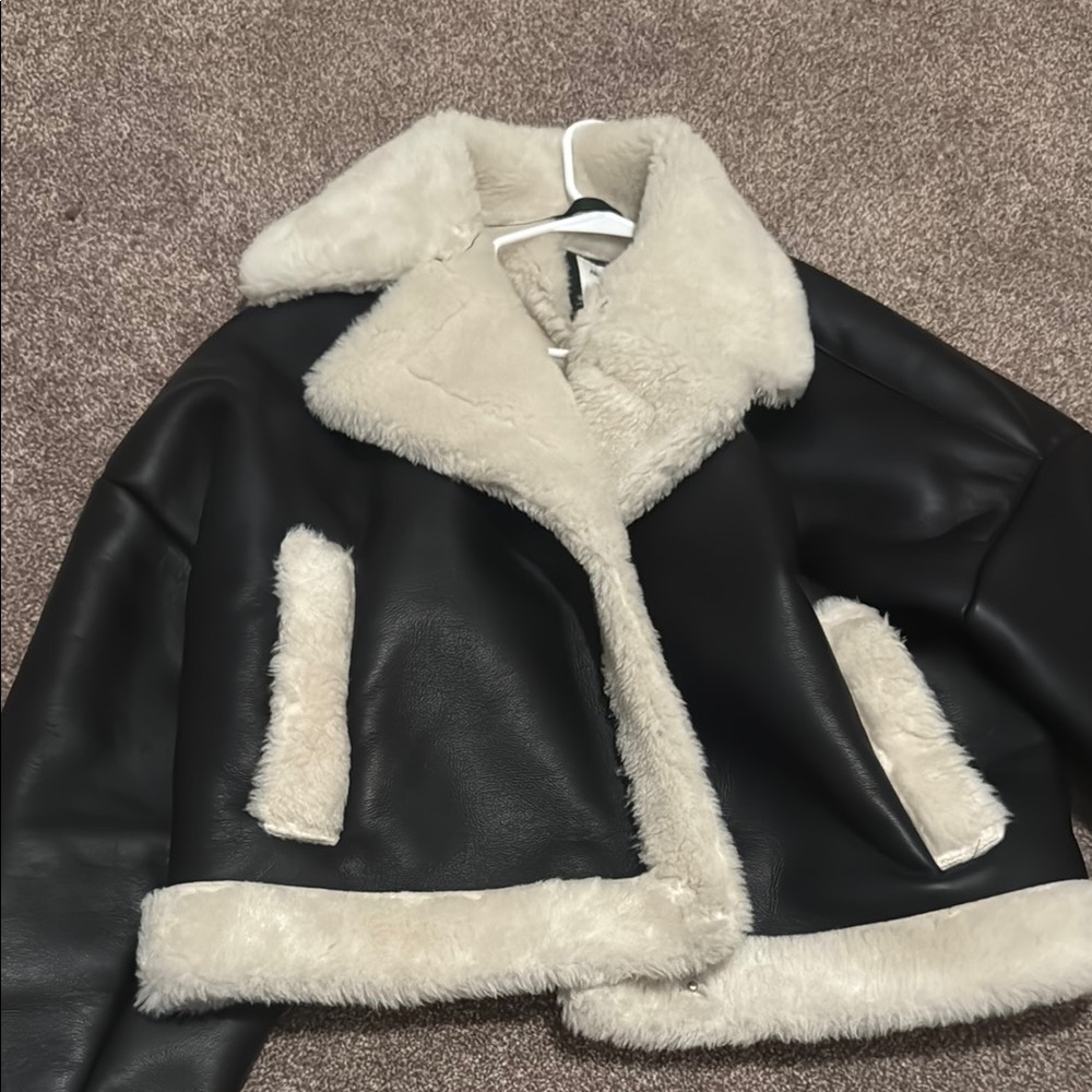 Abercrombie & Fitch Black and Cream Teddy Jacket